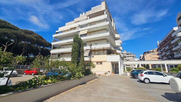 appartamento in vendita a Roma in zona Ostia