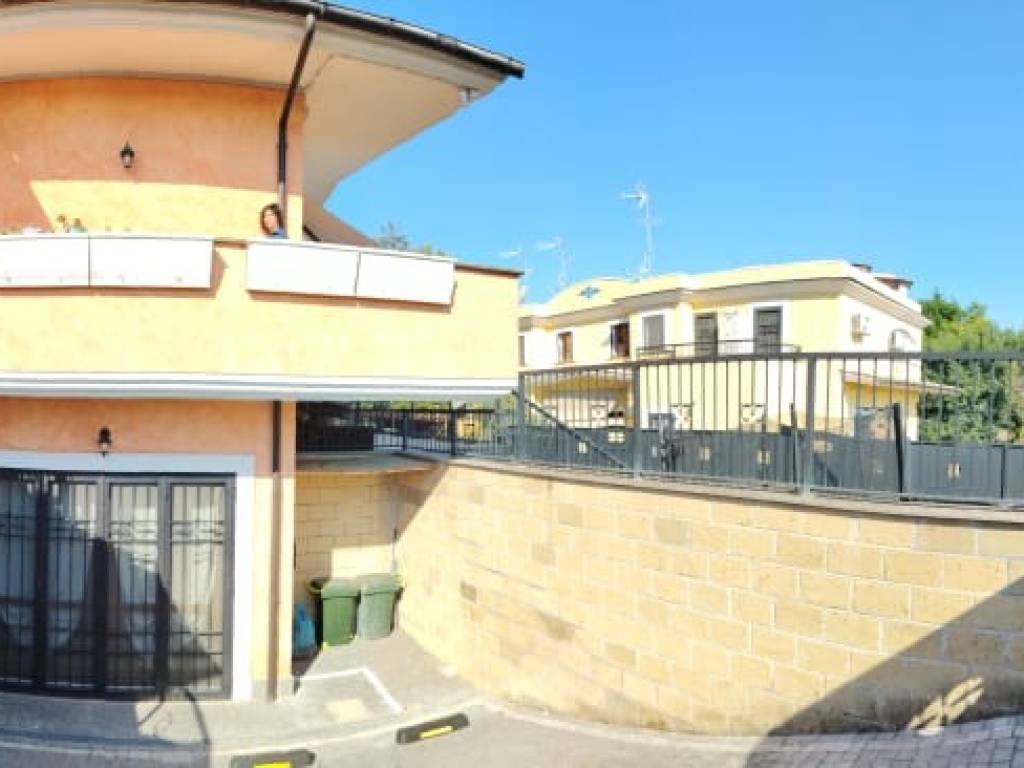 casa indipendente in vendita a Roma in zona Lunghezza
