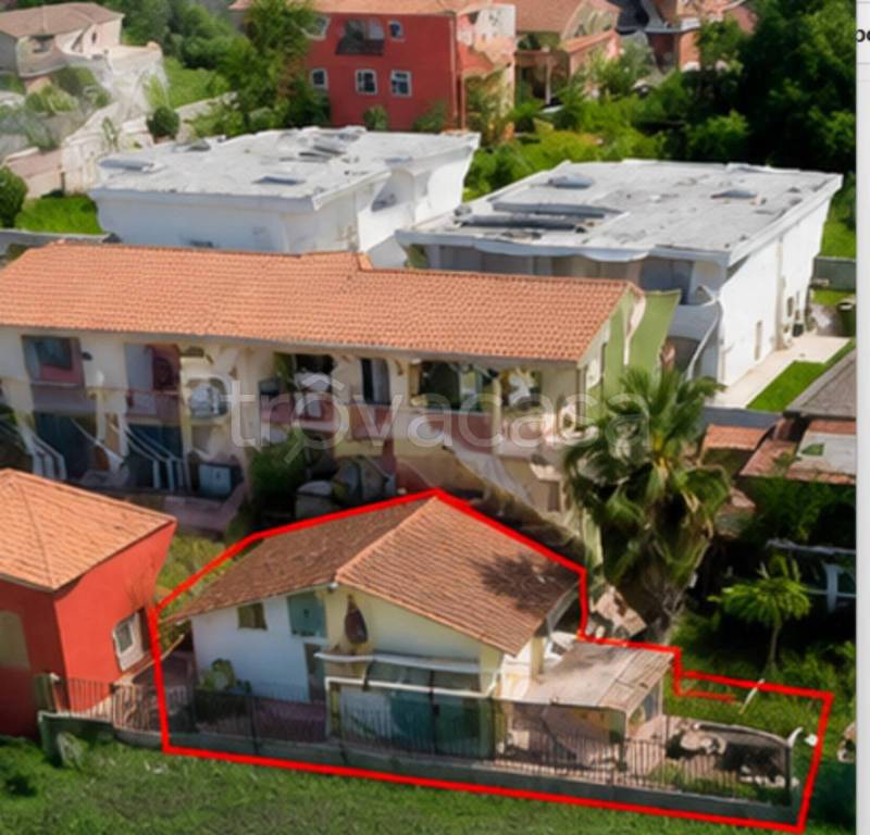 casa indipendente in vendita a Roma in zona Finocchio