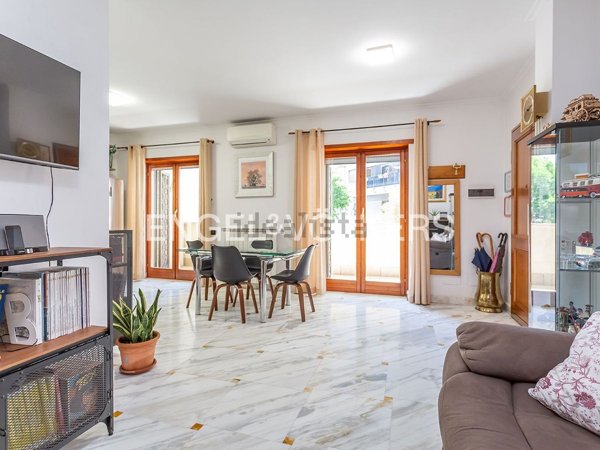 appartamento in vendita a Roma in zona Vigna Murata