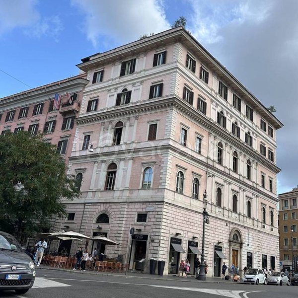 intera palazzina in vendita a Roma in zona Parione/Sant'Eustachio