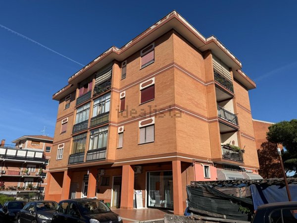 appartamento in vendita a Roma in zona Corviale