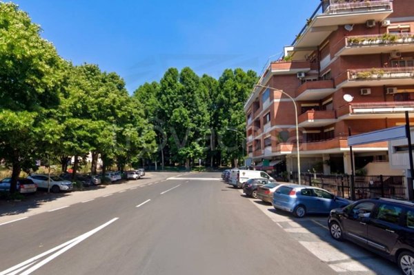 appartamento in vendita a Roma in zona Ardeatino