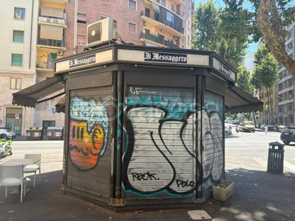negozio in vendita a Roma in zona Appio Latino