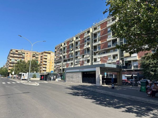 negozio in vendita a Roma in zona Prenestino-Labicano