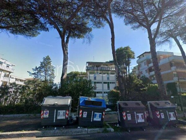 appartamento in vendita a Roma in zona Tomba di Nerone