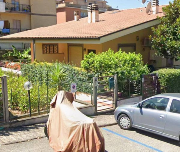 casa indipendente in vendita a Roma in zona Torrione Cerquetta