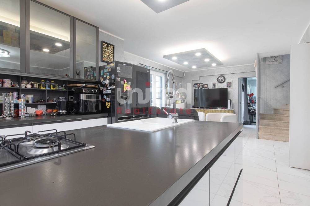 casa indipendente in vendita a Roma in zona Longarina