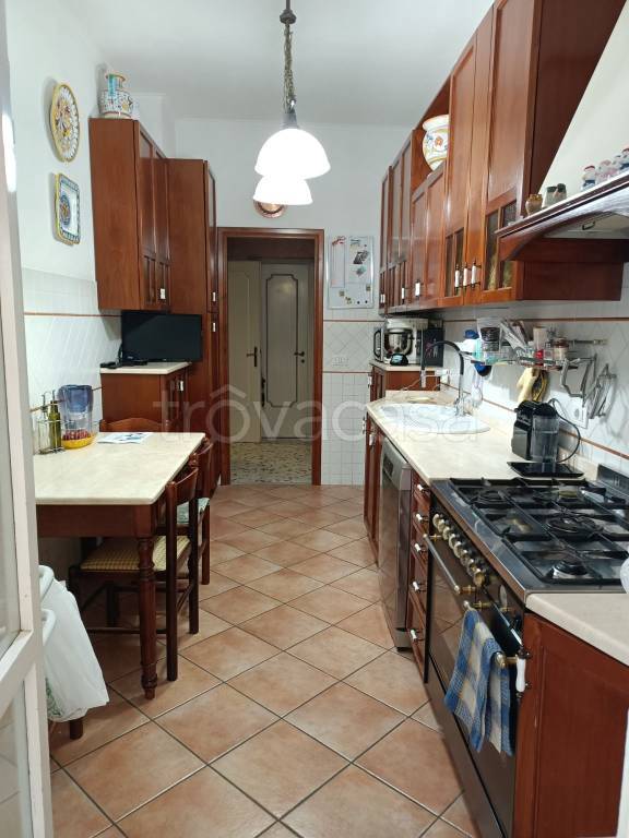 appartamento in vendita a Roma in zona Torre Spaccata