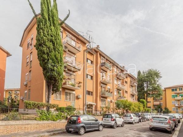 appartamento in vendita a Roma in zona Torre Spaccata