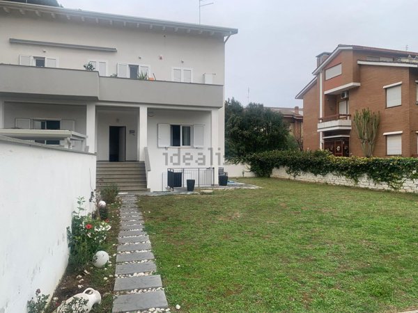 appartamento in vendita a Roma in zona Axa
