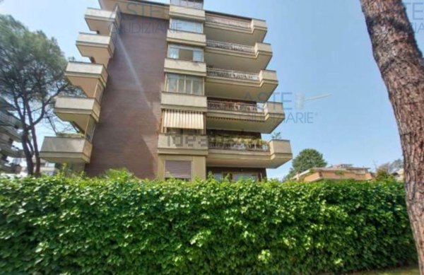 appartamento in vendita a Roma in zona Tomba di Nerone