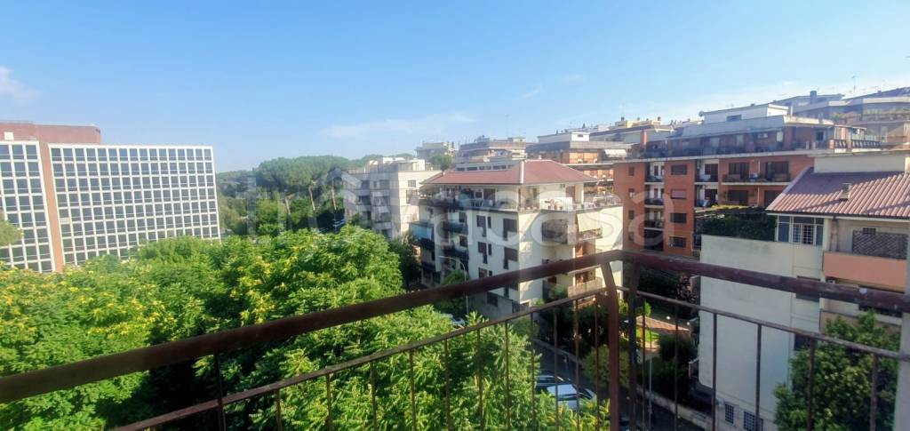 appartamento in vendita a Roma in zona Ardeatino