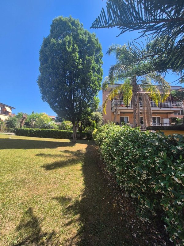 appartamento in vendita a Roma in zona Corviale