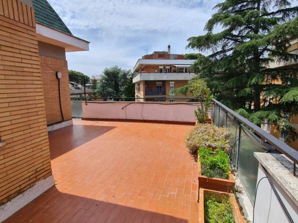 appartamento in vendita a Roma in zona Tomba di Nerone