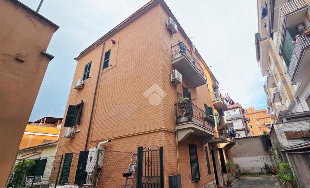 appartamento in vendita a Roma in zona Prenestino-Centocelle