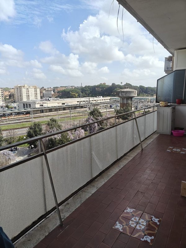 appartamento in vendita a Roma in zona Ostiense