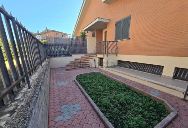 pentavano in vendita a Roma in zona Finocchio