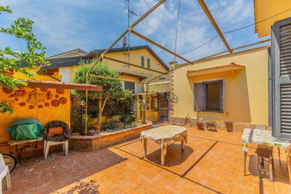 casa indipendente in vendita a Roma in zona Prenestino-Labicano