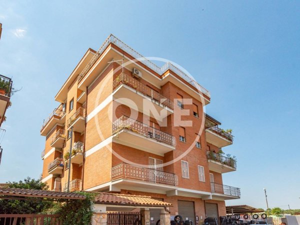 appartamento in vendita a Roma in zona Torre Angela