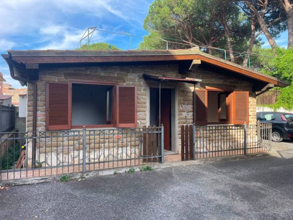 casa indipendente in vendita a Roma in zona Osteria Nuova