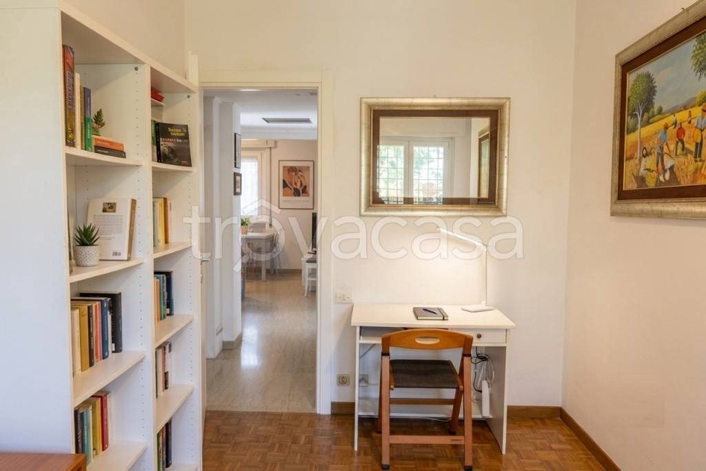 appartamento in vendita a Roma in zona Tomba di Nerone