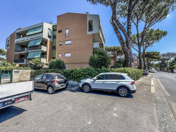 appartamento in vendita a Roma in zona Axa