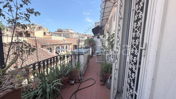 appartamento in vendita a Roma in zona Trevi-Colonna