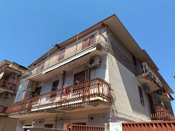 appartamento in vendita a Roma in zona Torre Angela
