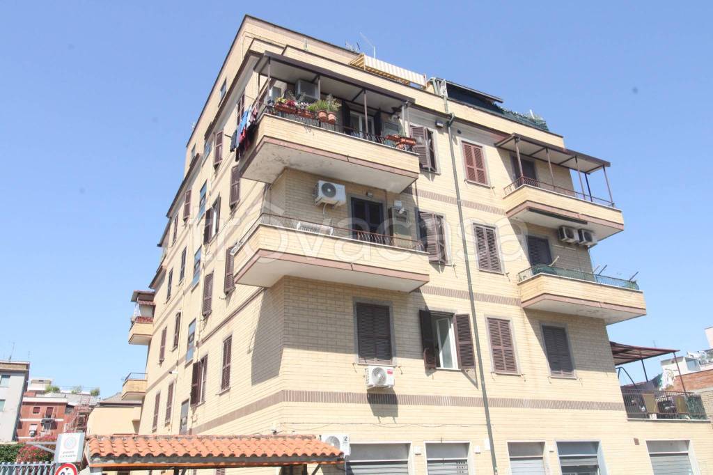appartamento in vendita a Roma in zona Alessandrino