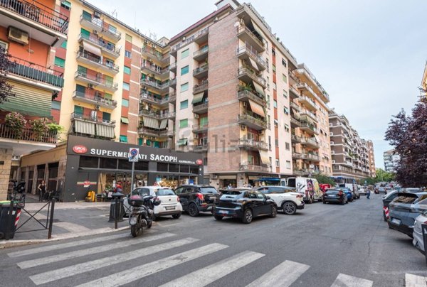 appartamento in vendita a Roma in zona Ostiense