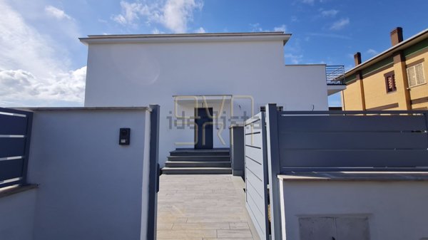 casa indipendente in vendita a Roma in zona Acilia
