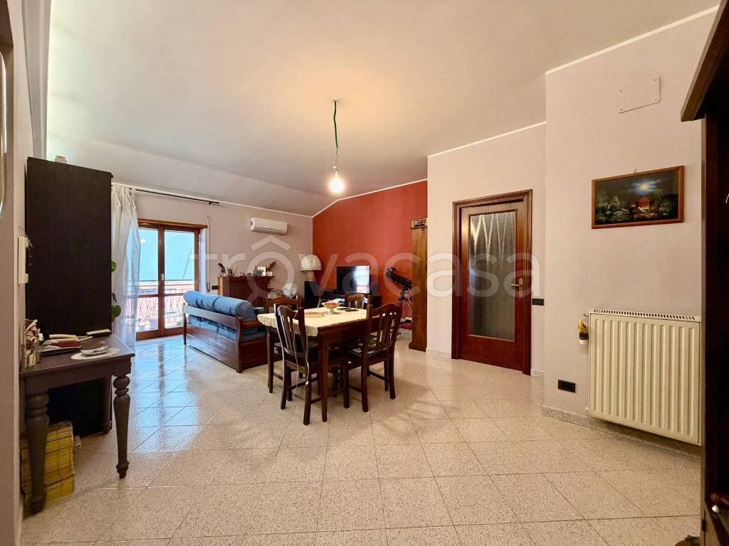 appartamento in vendita a Roma in zona Lunghezza