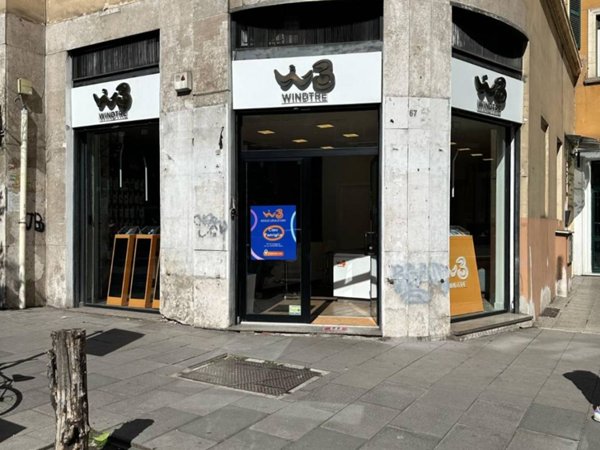 negozio in vendita a Roma in zona Nomentano