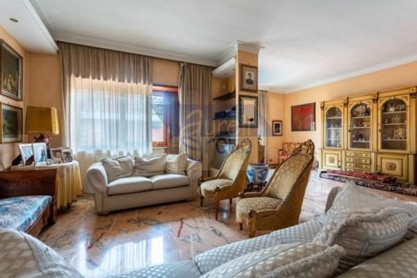 appartamento in vendita a Roma in zona Tuscolano