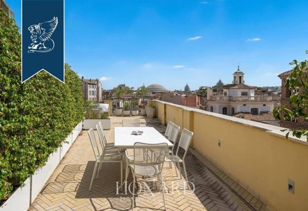 appartamento in vendita a Roma in zona Trevi-Colonna