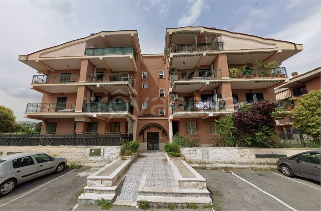 appartamento in vendita a Roma in zona Castelverde
