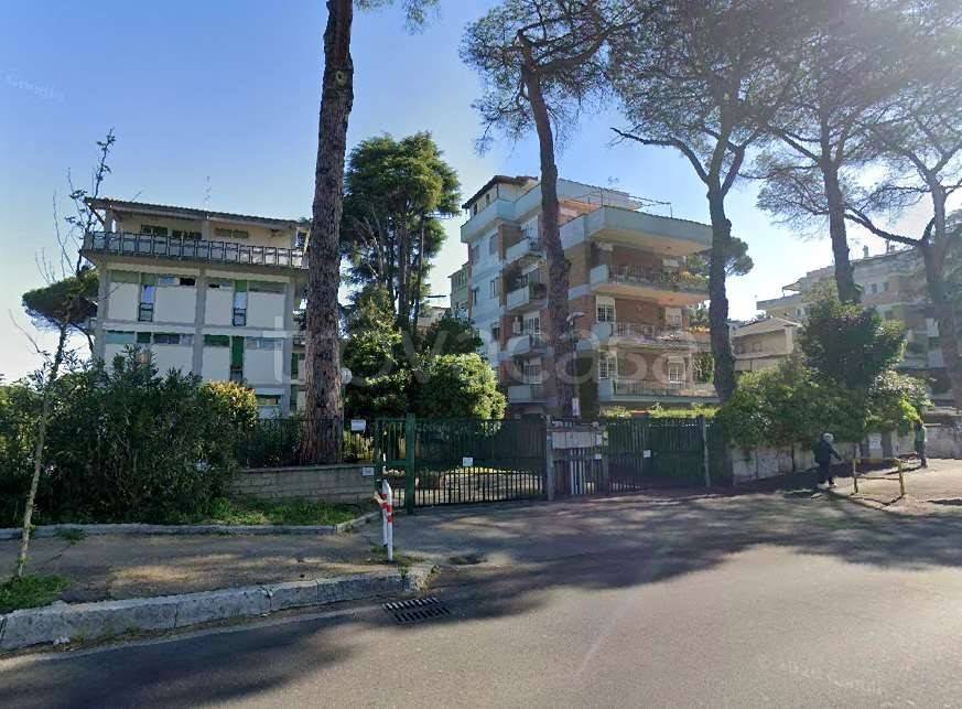 appartamento in vendita a Roma in zona Tomba di Nerone