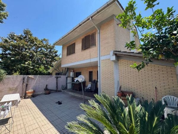 casa indipendente in vendita a Roma in zona Acilia