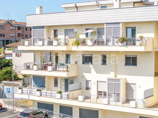 appartamento in vendita a Roma in zona Acilia