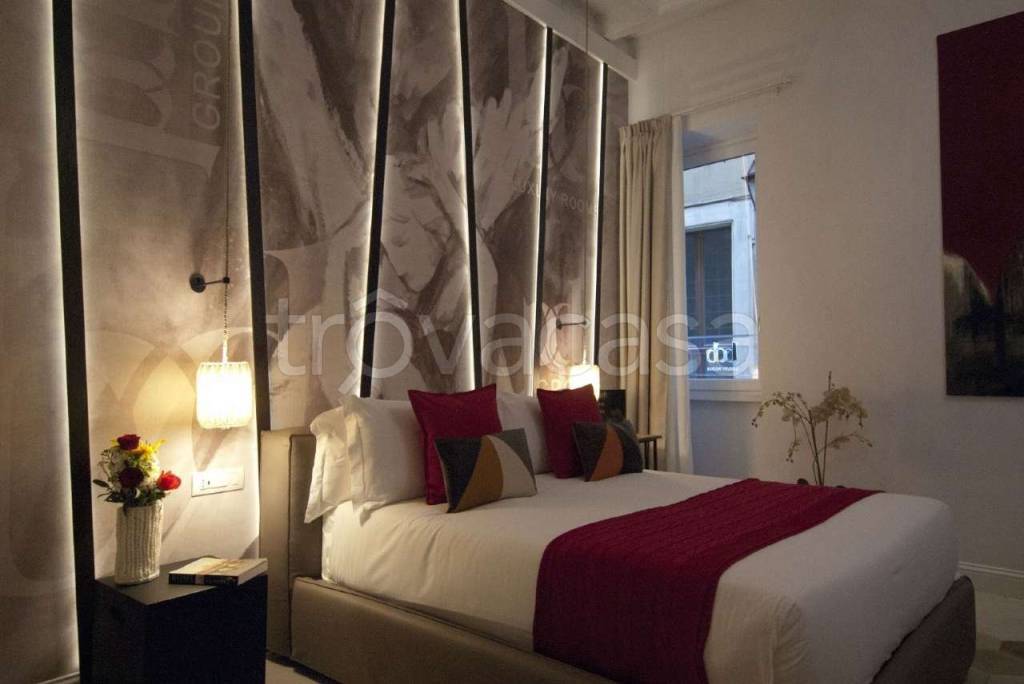 negozio in vendita a Roma in zona Trevi-Colonna