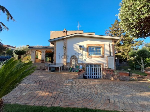 casa indipendente in vendita a Roma in zona Finocchio