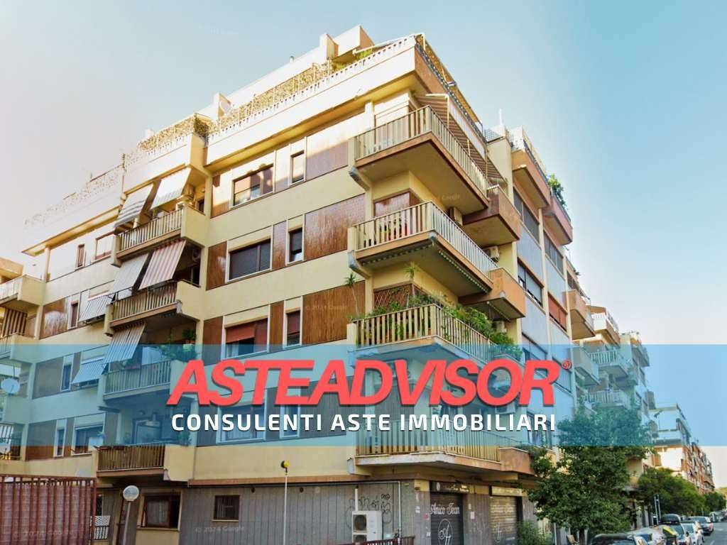 appartamento in vendita a Roma in zona Ostia