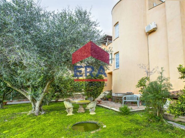 casa indipendente in vendita a Roma in zona Infernetto