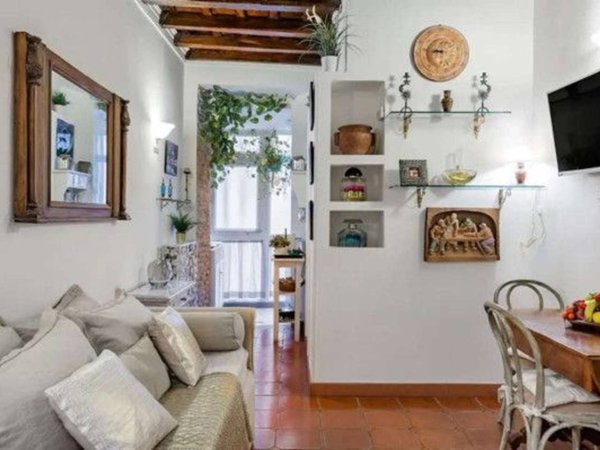 appartamento in vendita a Roma in zona Trevi-Colonna