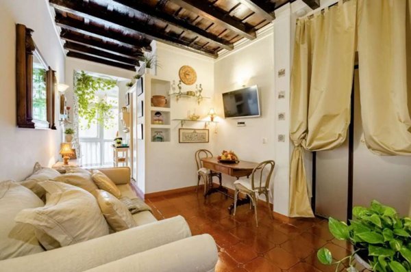 appartamento in vendita a Roma in zona Trevi-Colonna