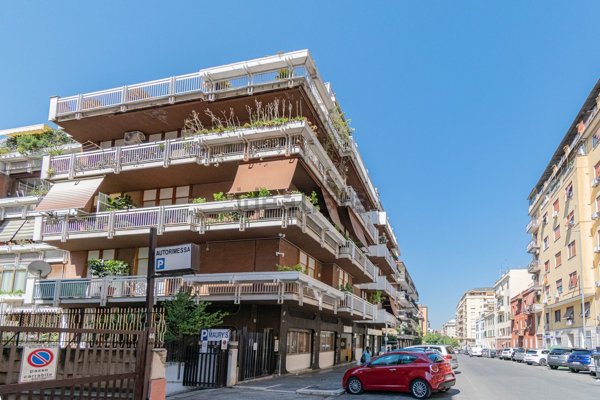 appartamento in vendita a Roma in zona Prenestino-Labicano