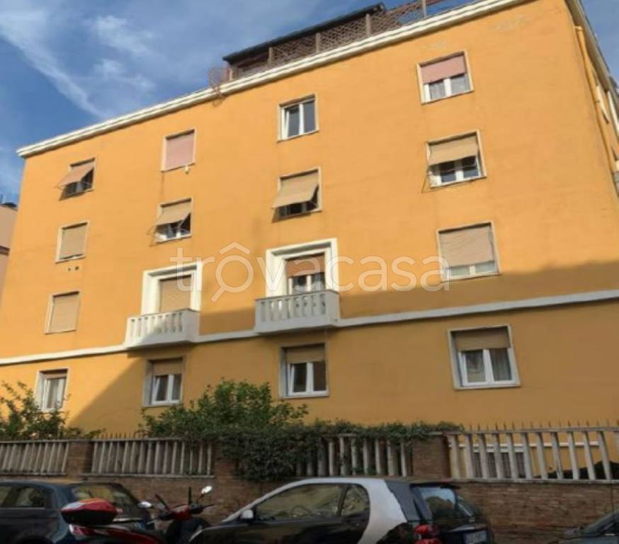 locale di sgombero in vendita a Roma in zona Appio Latino