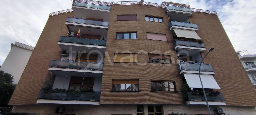 locale commerciale in vendita a Roma