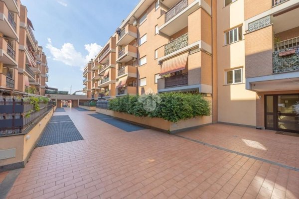appartamento in vendita a Roma in zona Case Rosse